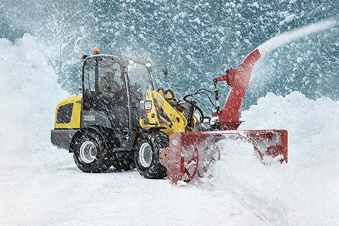 CHARGEUR AVEC FOURCHES AVEC CAPACITÉ DE LEVAGE DE 4300 lbs