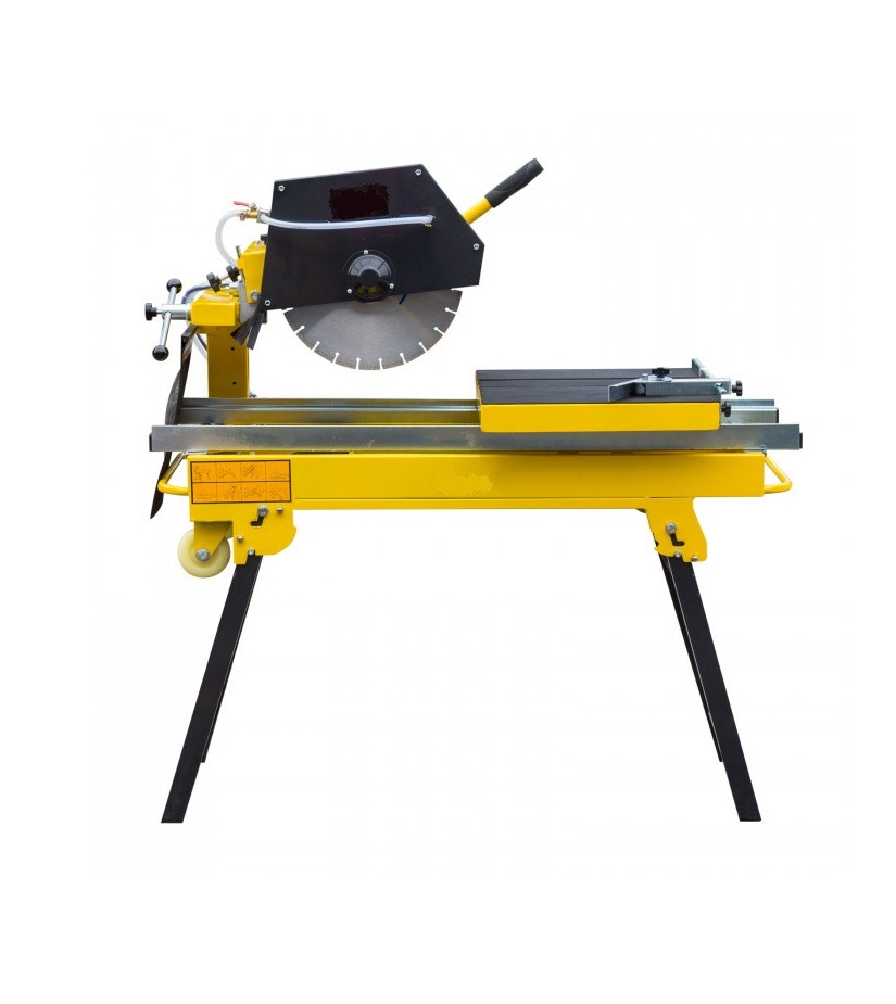 Scie à céramique sur table