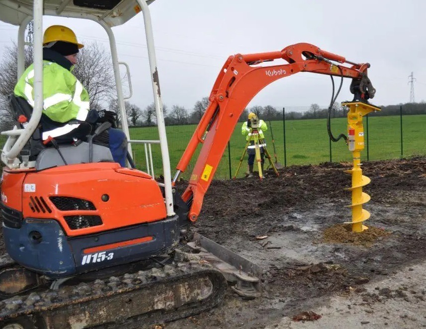 Tarière sur mini-excavatrice 1,5 tonne